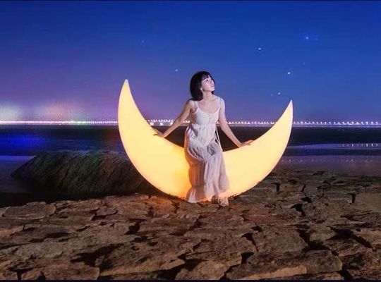 रिचार्जेबल लिथियम बैटरी के साथ चमकदार एलईडी चंद्रमा कुर्सी